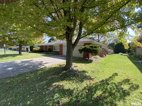 834 Emerson St, Morton, IL 61550 photo 3