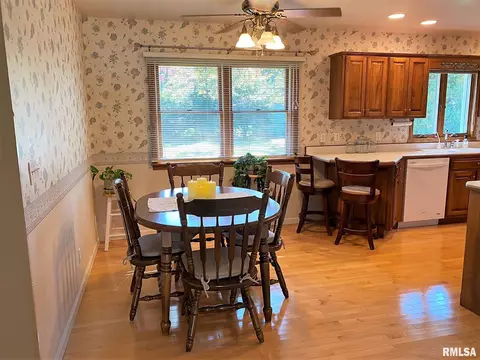 834 Emerson St, Morton, IL 61550 photo 10