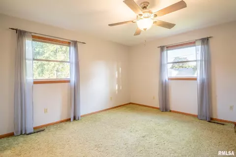 601 W High St, Roanoke, IL 61561 photo 25