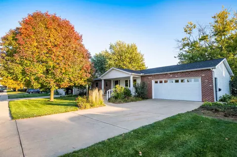 601 W High St, Roanoke, IL 61561 photo 2
