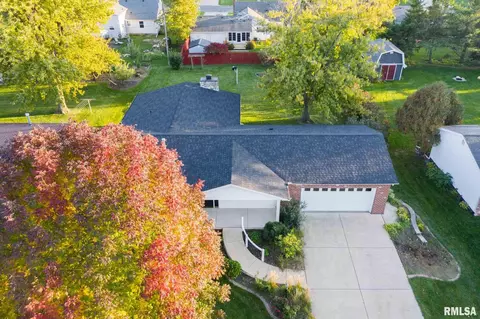 601 W High St, Roanoke, IL 61561 photo 3