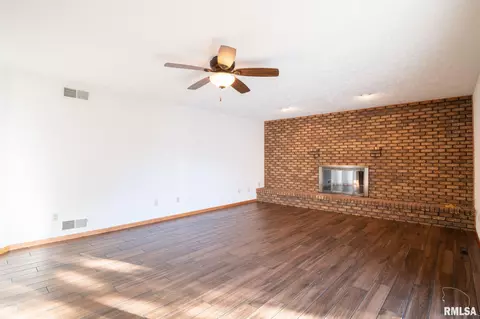 601 W High St, Roanoke, IL 61561 photo 20