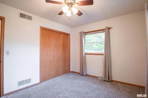 601 W High St, Roanoke, IL 61561 photo 30
