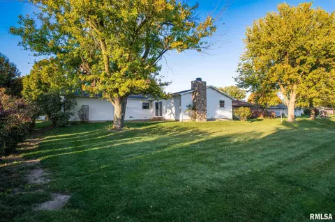 601 W High St, Roanoke, IL 61561 photo 39