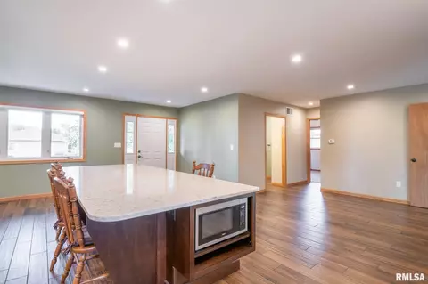 601 W High St, Roanoke, IL 61561 photo 9
