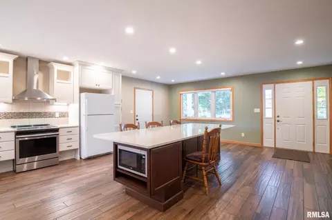 601 W High St, Roanoke, IL 61561 photo 15