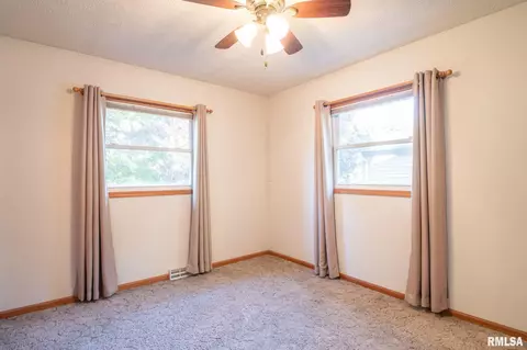 601 W High St, Roanoke, IL 61561 photo 29