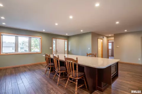 601 W High St, Roanoke, IL 61561 photo 8