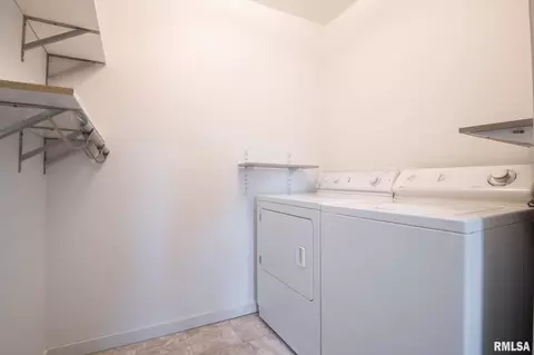 601 W High St, Roanoke, IL 61561 photo 27