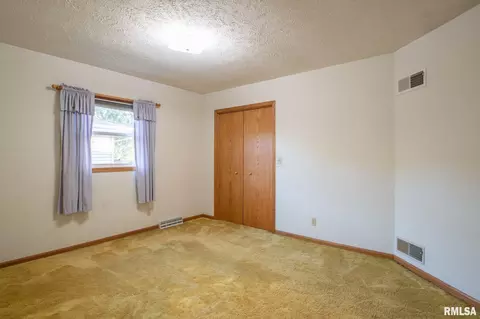 601 W High St, Roanoke, IL 61561 photo 31