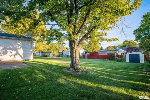 601 W High St, Roanoke, IL 61561 photo 37