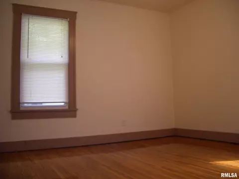 322 W Calhoun St, Macomb, IL 61455 photo 5
