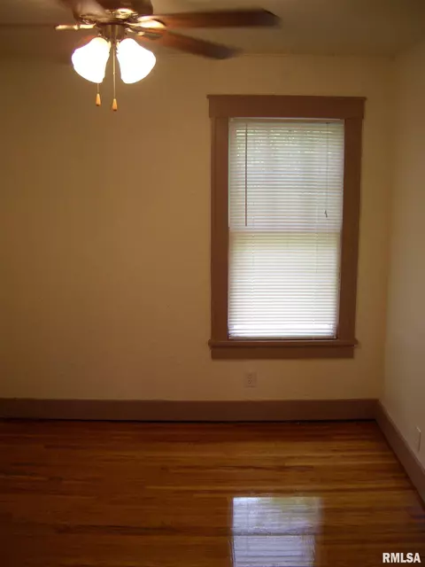 322 W Calhoun St, Macomb, IL 61455 photo 3