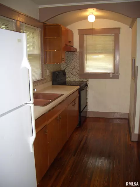 322 W Calhoun St, Macomb, IL 61455 photo 8