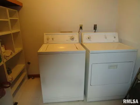 1473 E Myrtle St, Canton, IL 61520 photo 9