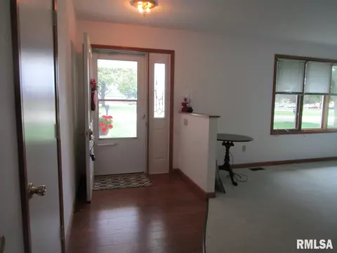 1473 E Myrtle St, Canton, IL 61520 photo 4
