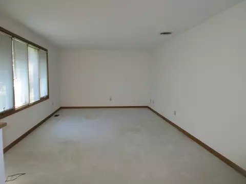 1473 E Myrtle St, Canton, IL 61520 photo 5