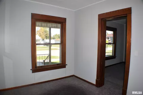 914 E Chestnut St, Canton, IL 61520 photo 5