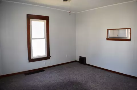 914 E Chestnut St, Canton, IL 61520 photo 3