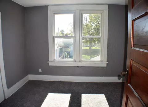 914 E Chestnut St, Canton, IL 61520 photo 6