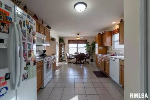 1006 Simon Ct, Eureka, IL 61530 photo 13