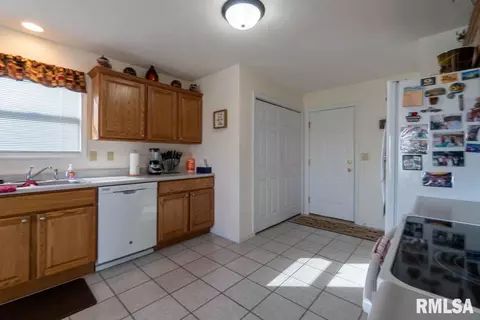 1006 Simon Ct, Eureka, IL 61530 photo 12