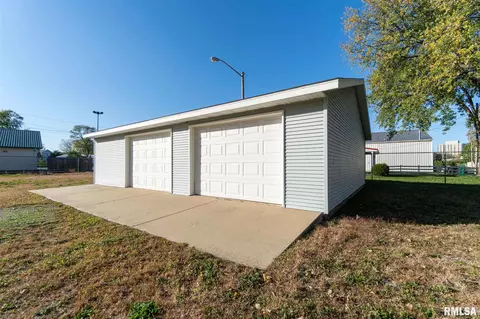 409 S 3rd St, Pekin, IL 61554 photo 23