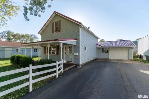 409 S 3rd St, Pekin, IL 61554 photo 1