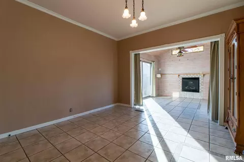 409 S 3rd St, Pekin, IL 61554 photo 12
