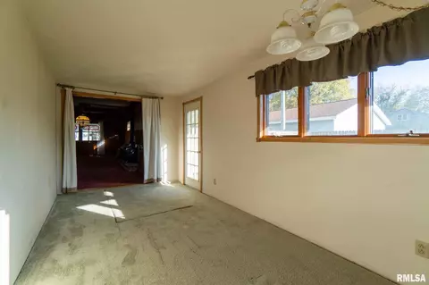 409 S 3rd St, Pekin, IL 61554 photo 17