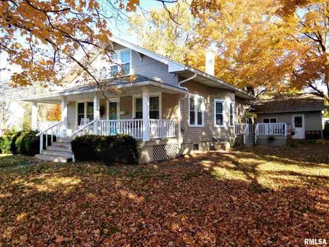 307 W Center St, Eureka, IL 61530 photo 1