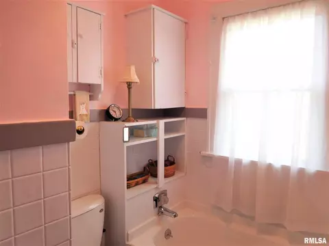 307 W Center St, Eureka, IL 61530 photo 17