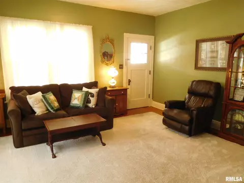 307 W Center St, Eureka, IL 61530 photo 7