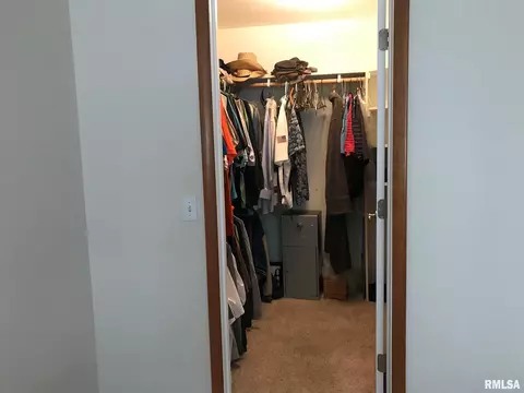 325 Pinecrest Dr, Macomb, IL 61455 photo 9