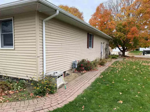 1123 E Sycamore St, Canton, IL 61520 photo 32