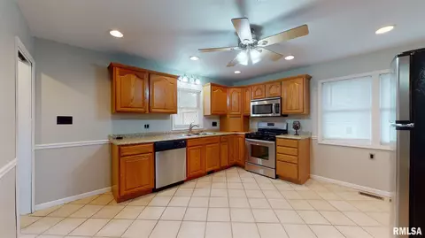 112 N Spring St, Metamora, IL 61548 photo 11