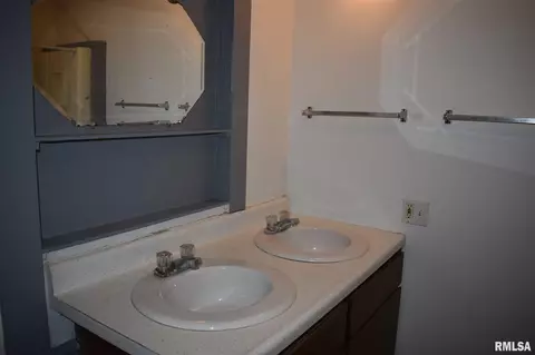 536 N Johnson St, Macomb, IL 61455 photo 18