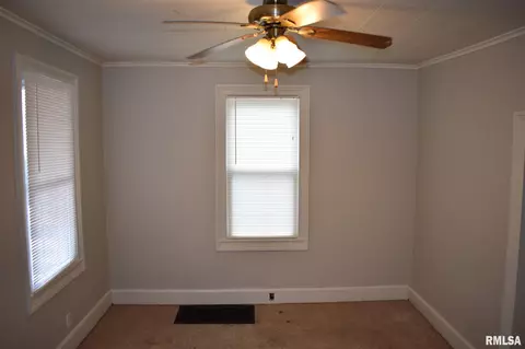 536 N Johnson St, Macomb, IL 61455 photo 8