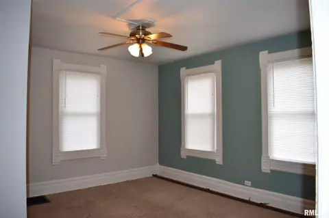 536 N Johnson St, Macomb, IL 61455 photo 9