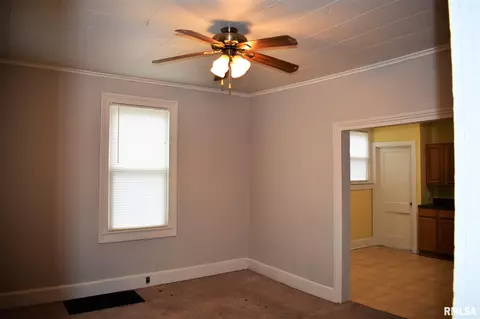 536 N Johnson St, Macomb, IL 61455 photo 2