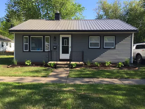 706 E Jefferson St, Macomb, IL 61455 photo 1