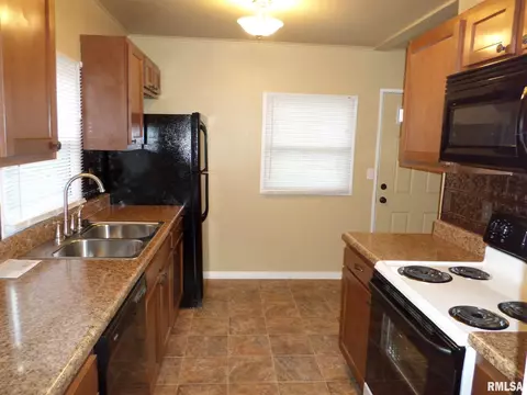 706 E Jefferson St, Macomb, IL 61455 photo 3