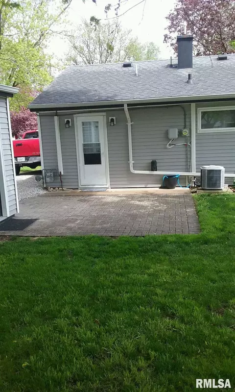 314 S Monroe St, Macomb, IL 61455 photo 2