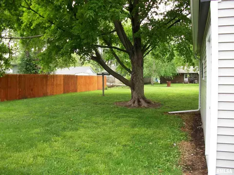 314 S Monroe St, Macomb, IL 61455 photo 5