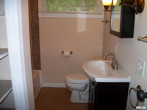 314 S Monroe St, Macomb, IL 61455 photo 9