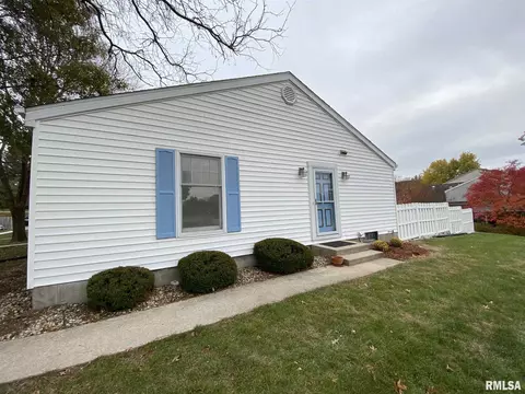 15 Richmond Rd, Macomb, IL 61455 photo 2