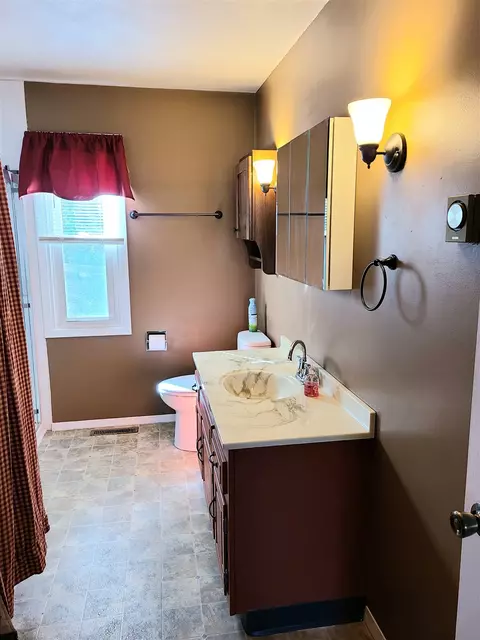 1435 E Sycamore St, Canton, IL 61520 photo 17