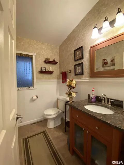 1327 Parkview Dr, Macomb, IL 61455 photo 18