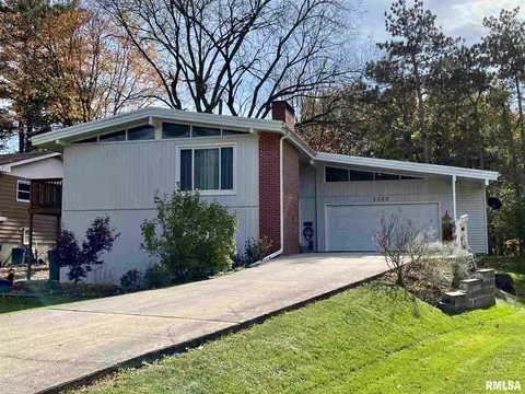 1327 Parkview Dr, Macomb, IL 61455 photo 1