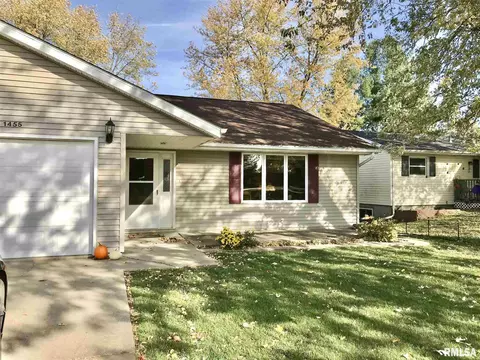 1455 E Myrtle St, Canton, IL 61520 photo 2